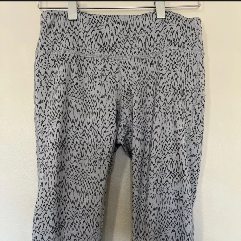 Nike grey capri